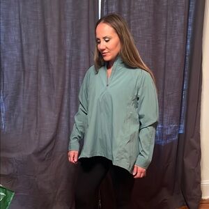 Women's Green Pullover Top